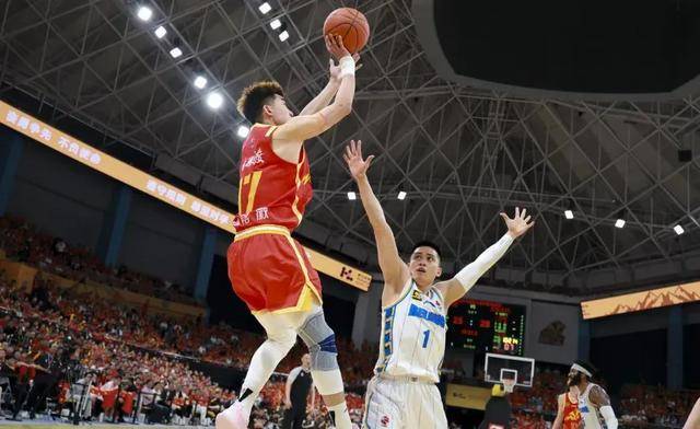 北京首钢主场大胜辽宁足球俱乐部的简单介绍